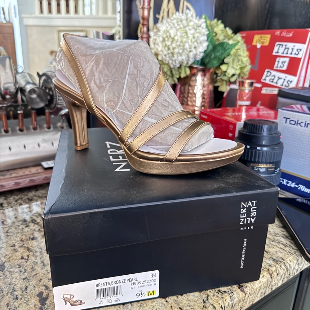 New Naturalizer Gold Heels Elegant Strappy Design